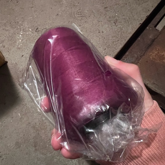 Overlock Thread Cones - Picture 3 of 3